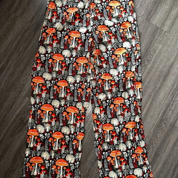 Anthropologie woodland mushroom print - Picture 15 of 16